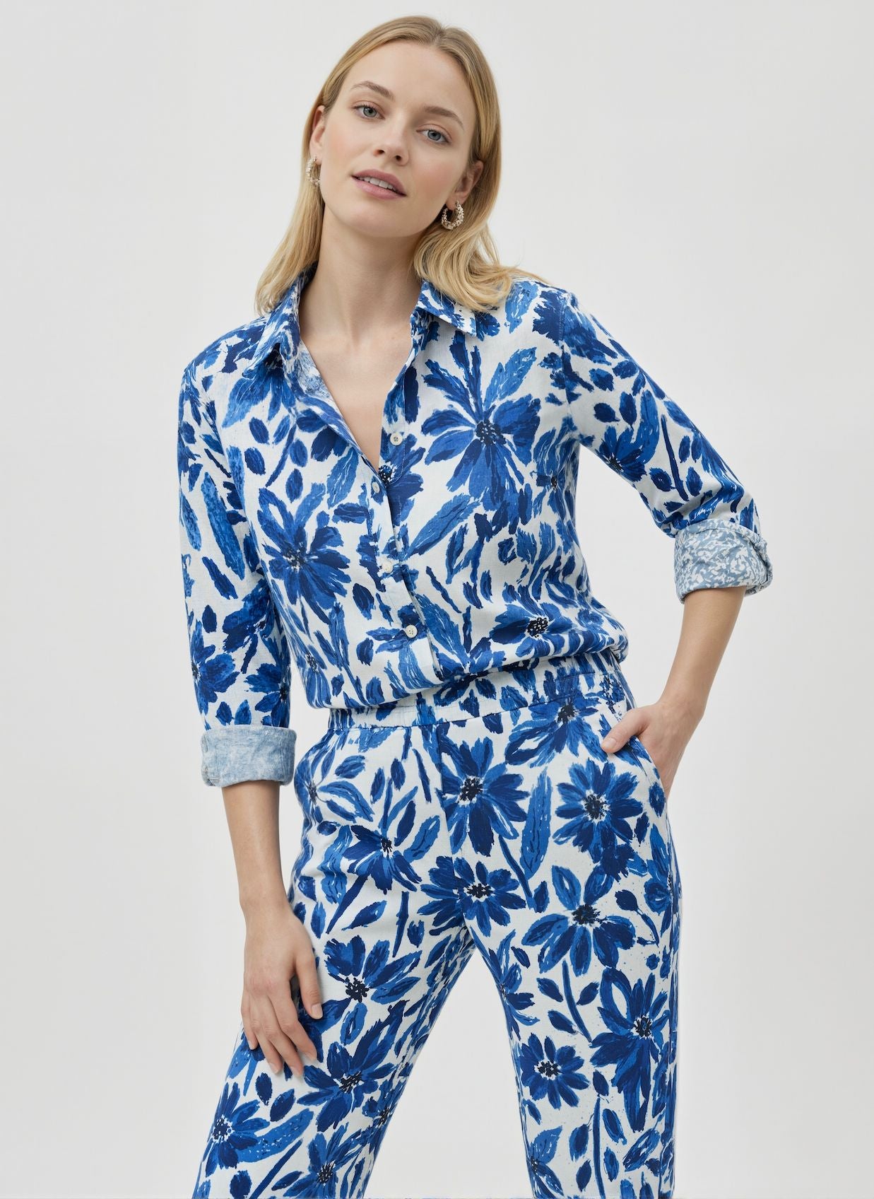Woman wearing a blue floral printed cotton co-ord set.
